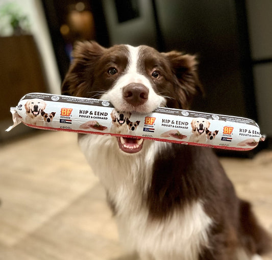 Gestoomde houdbare vleesmaaltijden voor de hond